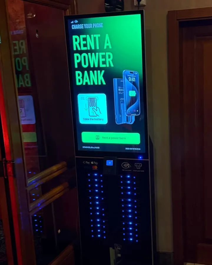 Stanice Recharge v provozovně Goldfingers