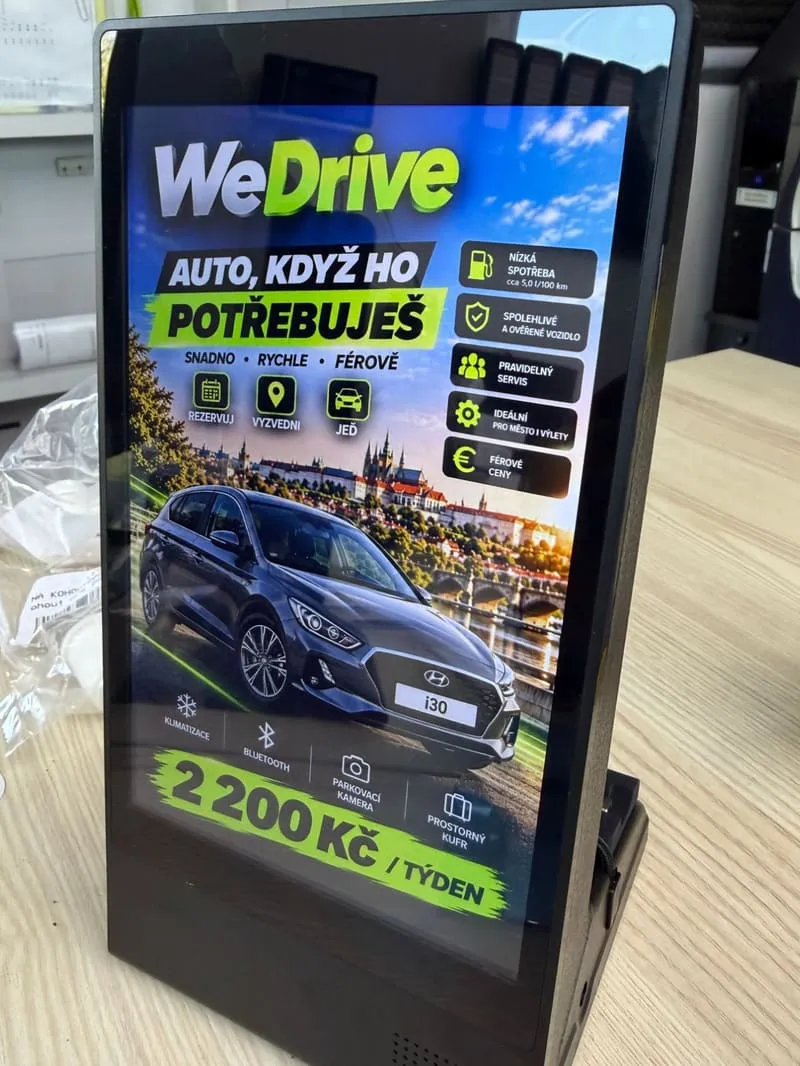 Jednostranný nabíjecí terminál Recharge na stole