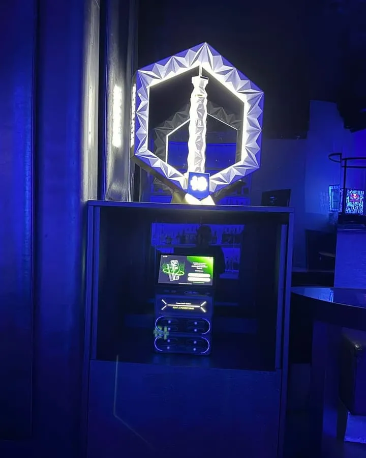 Stanice Recharge v provozovně M1 Lounge Bar